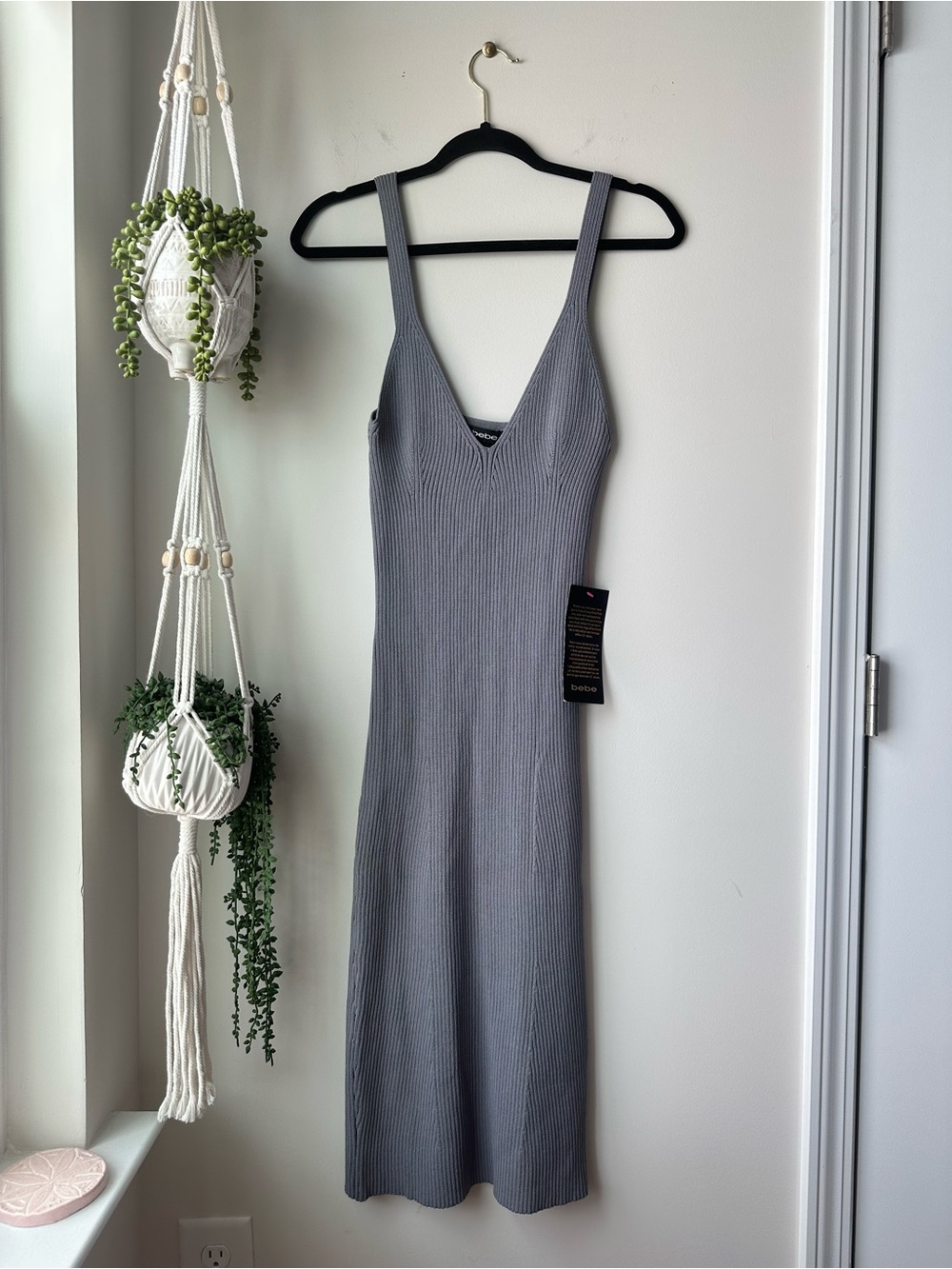 bebe Ribbed V-Neck Midi Dress - Gray